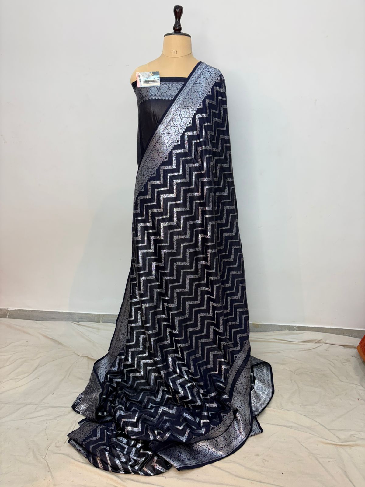 bleck katan  banarasi silk saree silvar zari gick geck