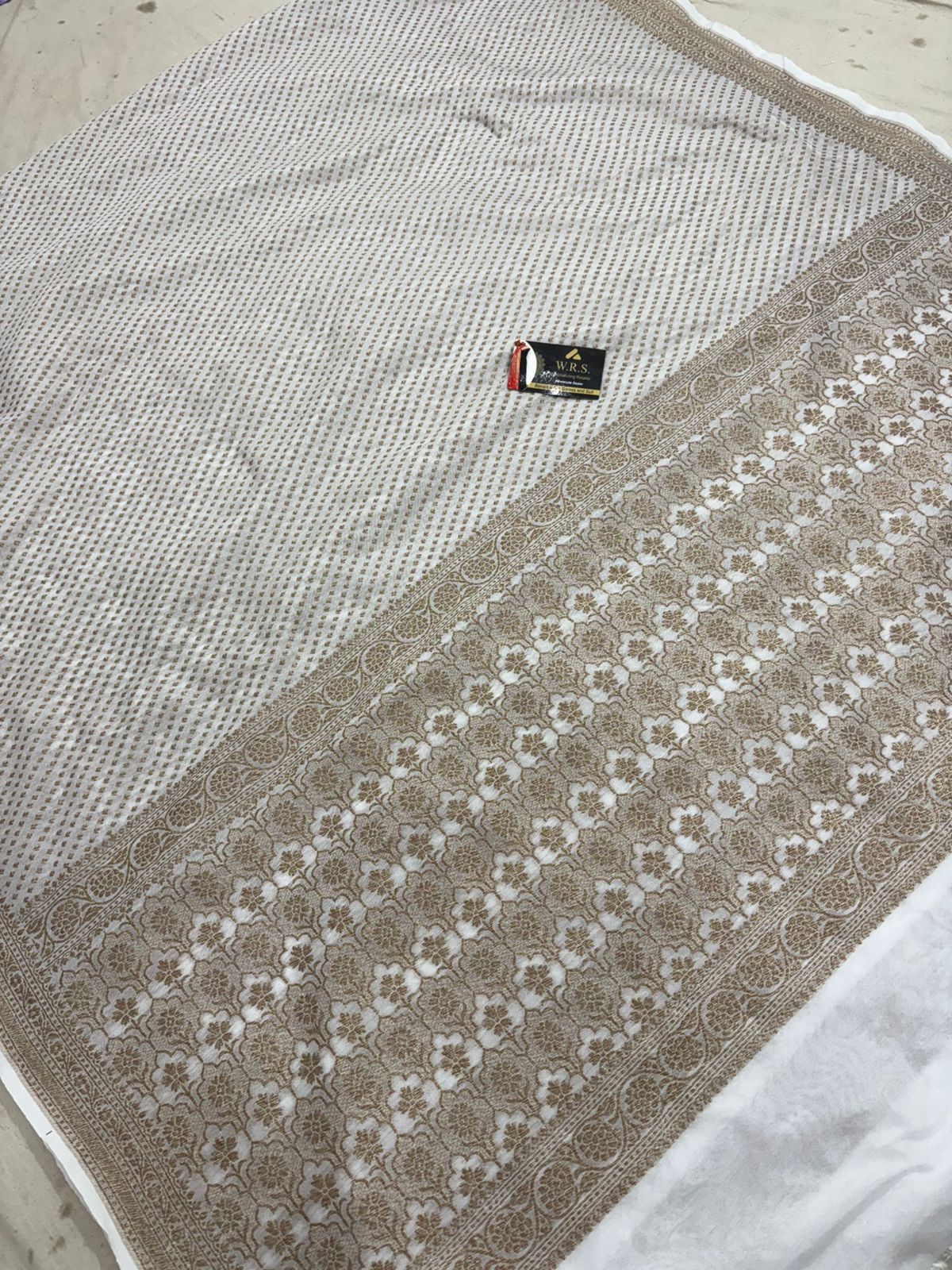 katan white chhotki buti banarasi saree