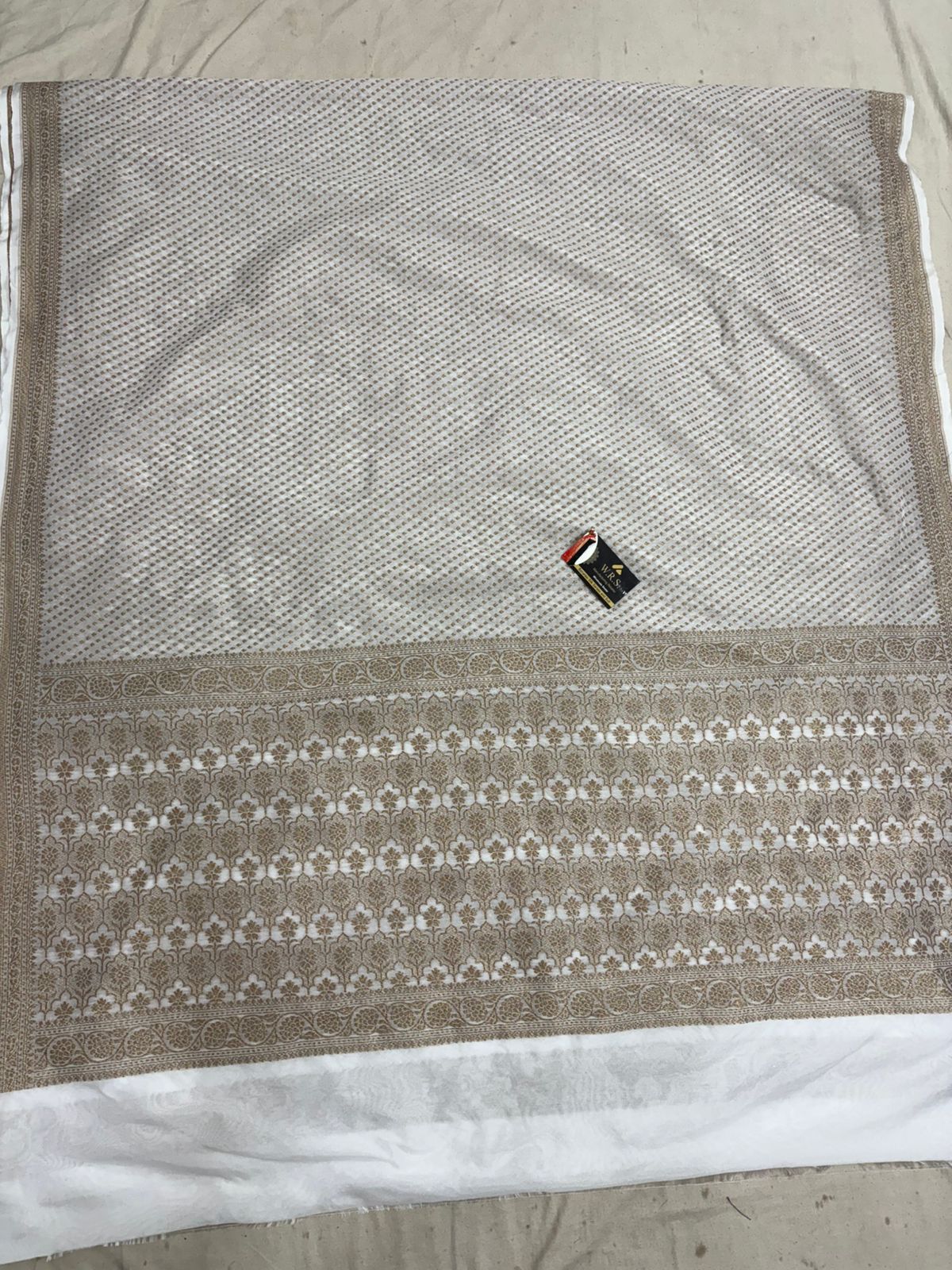 katan white chhotki buti banarasi saree