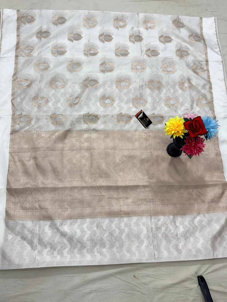 white minedar buta banarasi silk saree