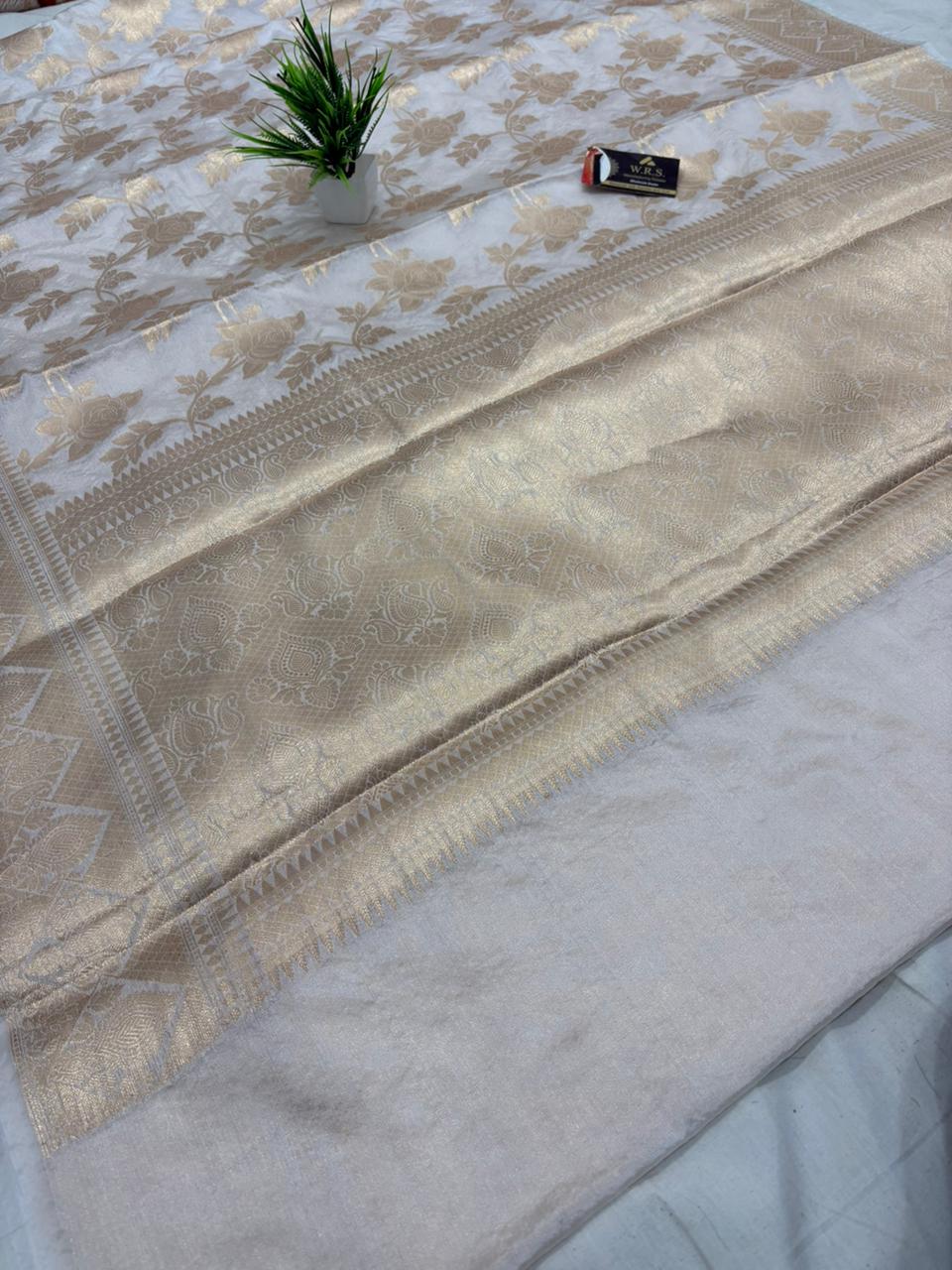white shine jale banarasi silk saree